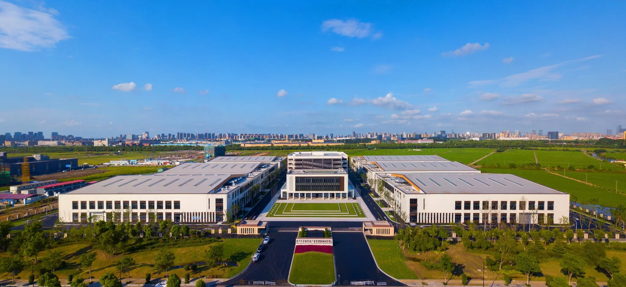 โรงงานลิฟท์ที่จีน โรงงานผลิตลิฟท์ในเมือง Jiaxing, China เพื่อดูแลลูกค้าในทวีปเอเชีย